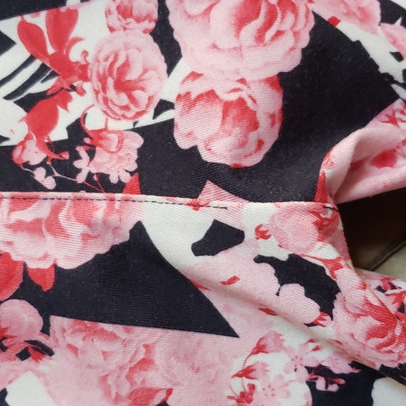 VGUC- Nike Dri-Fit ‘Tokyo’ Floral Active Legging - Picture 8 of 8